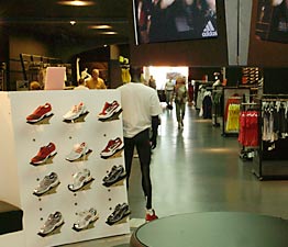 Adidas WM Shop Tour